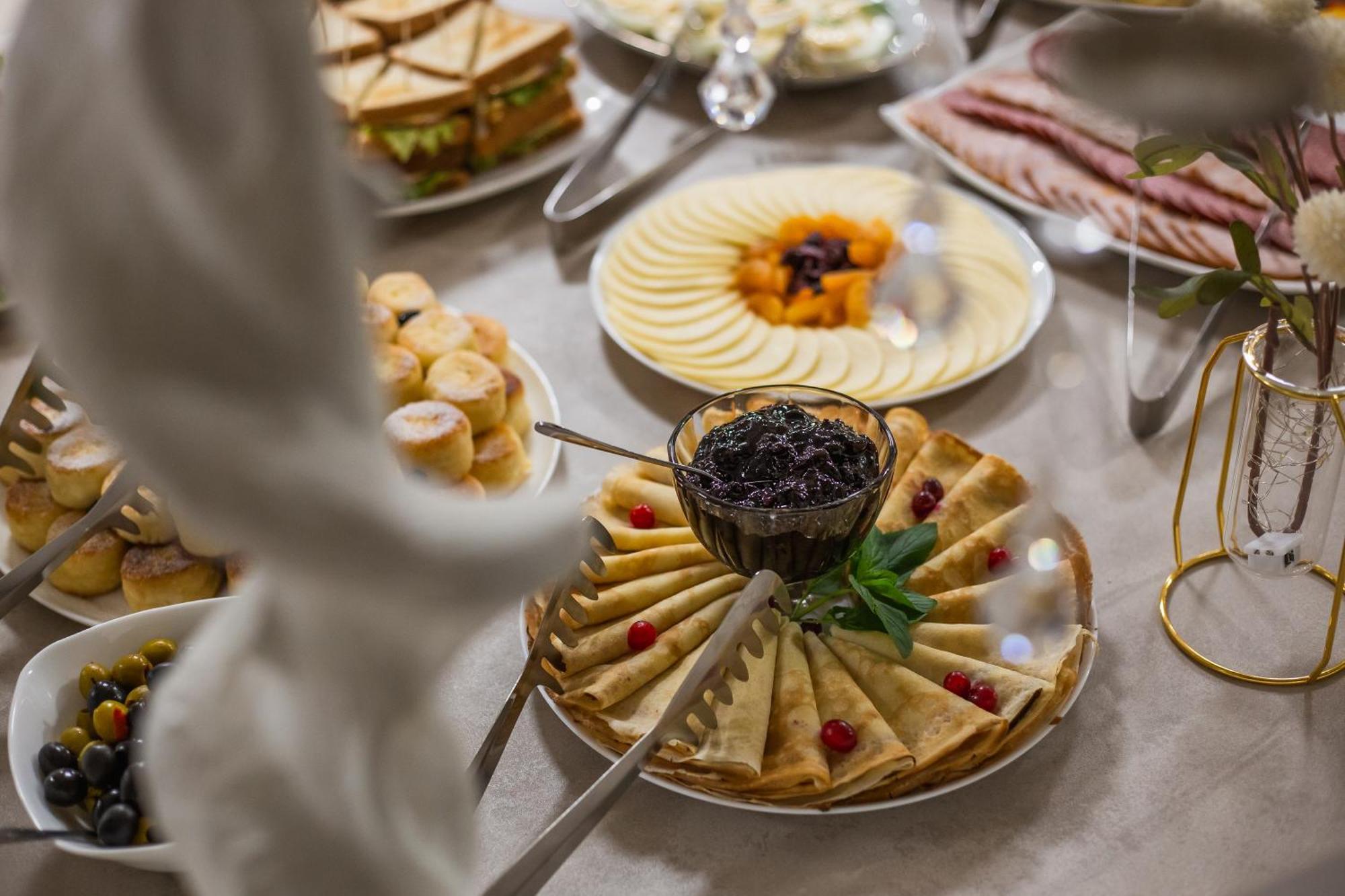 Lidolux Bed & Breakfast Белци Екстериор снимка