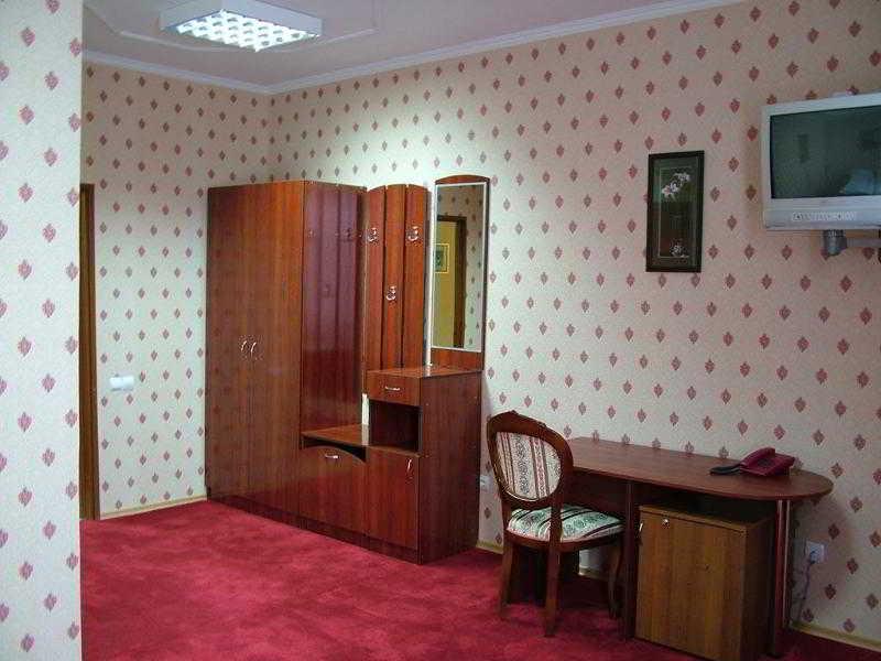 Lidolux Bed & Breakfast Белци Екстериор снимка